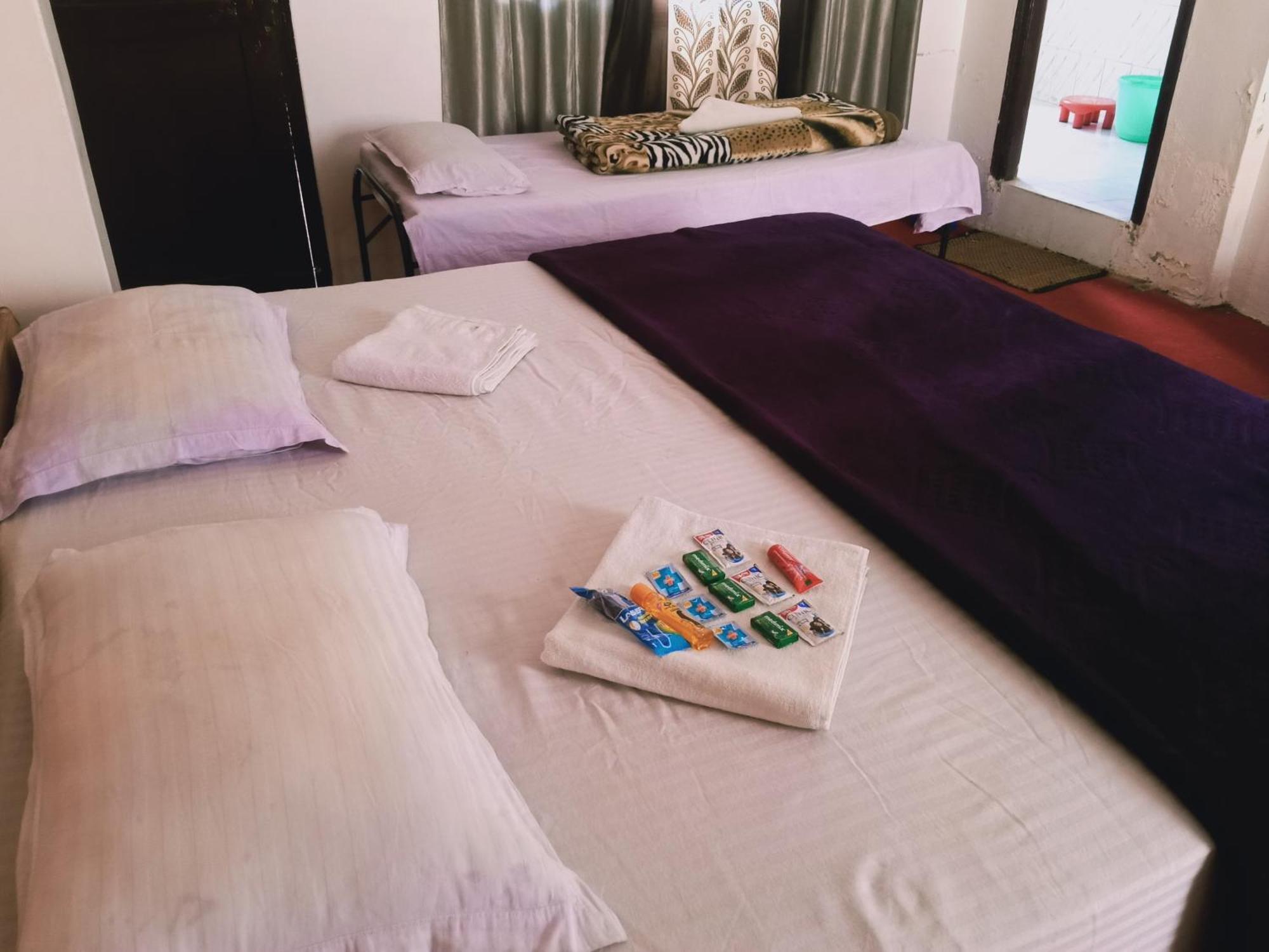 Hotel Debbhumi Regency Sāngla Pokój zdjęcie