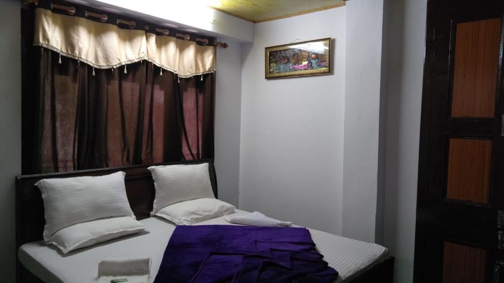Hotel Debbhumi Regency Sāngla Zewnętrze zdjęcie